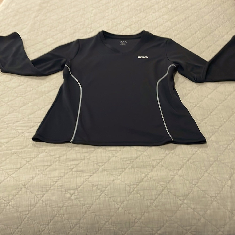 Reebok women’s medium polyester long sleeved v neck shirt